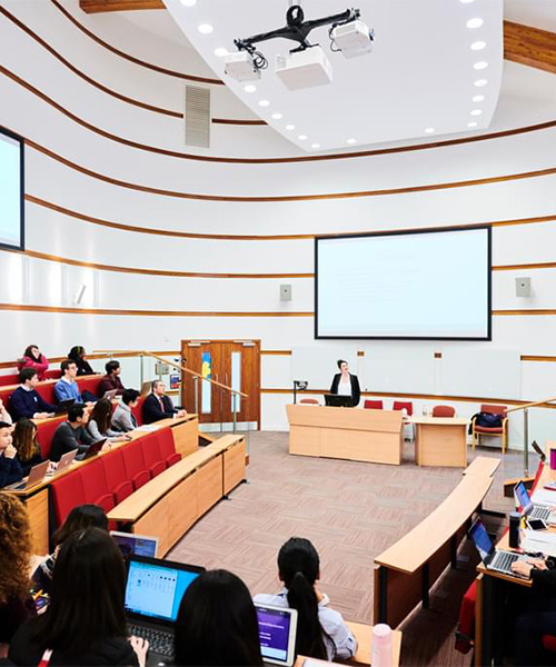 Durham-Law Durham University 杜倫大學法律系 (LLB Law) 學生在模擬法庭上課情況