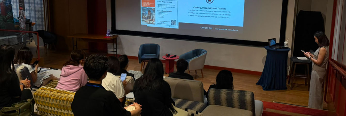 University-of-tasmania-june-hongkong-workshop Aston Education 教育顧問 Ryan 參加塔斯曼尼亞大學舉辦的香港工作坊