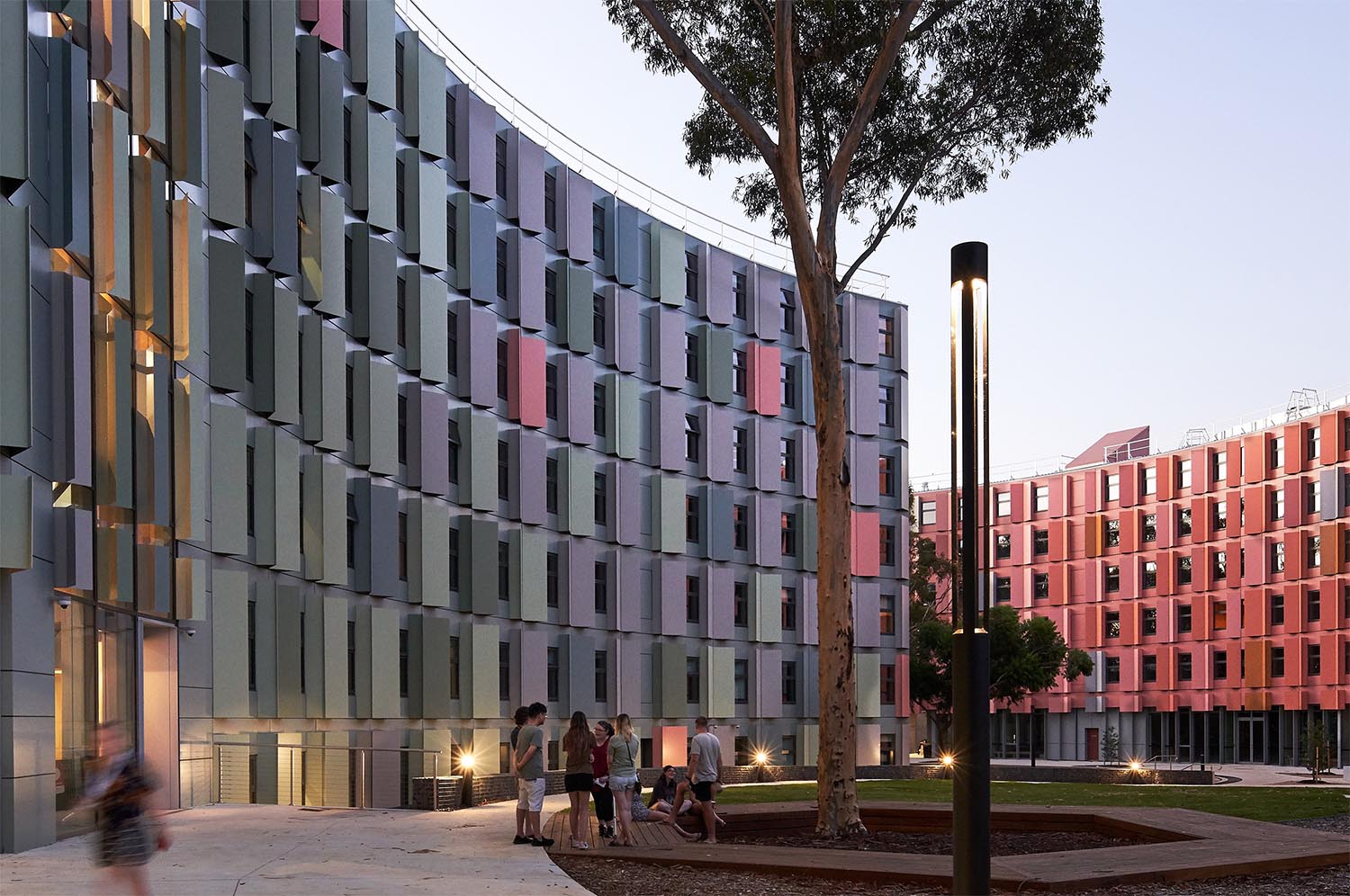 la-trobe-bundoora-campus-accommodation La Trobe University Bundoora 校園學生宿舍 Glenn College，現代化建築設施