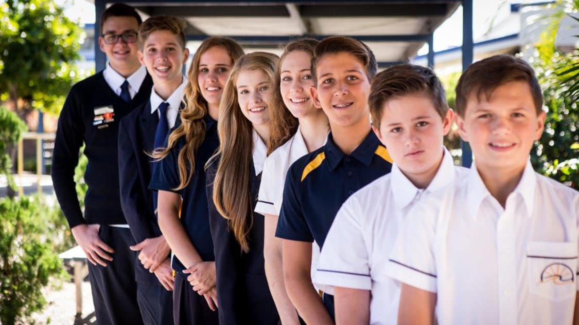 Group-of-students-posing